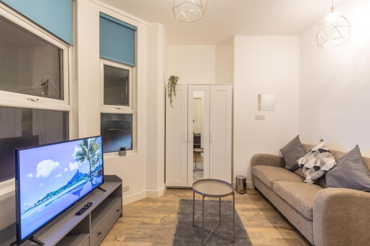 Cosy Modern Apartment, Grand Victorian Building, 5 Mins To Coventry City Centre Habitación foto